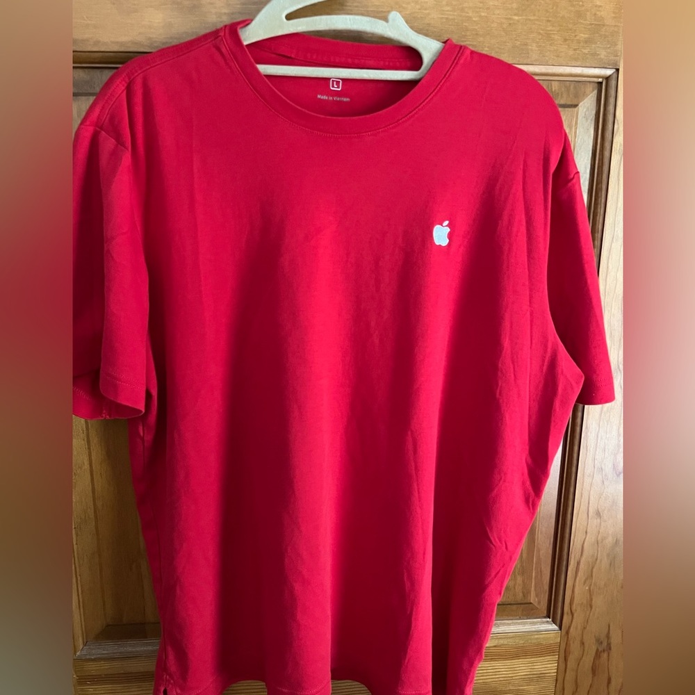 APPLE EMPLOYEE STYLE LOGO
GRAPHIC T SHIRT